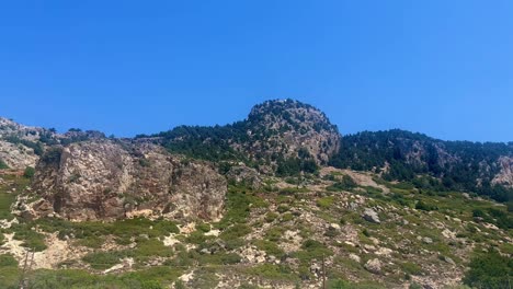 Colinas-Y-Montañas-En-Rodas,-Grecia,-Destino-De-Viaje-Y-Toma-De-Establecimiento-Filmada-En-4k.