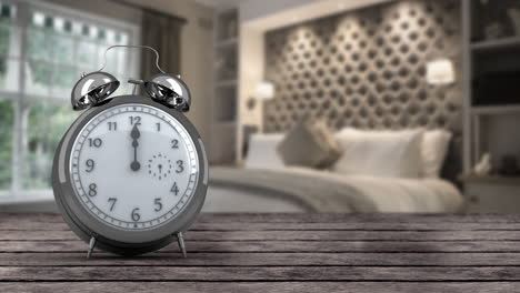 reloj despertador en el dormitorio
