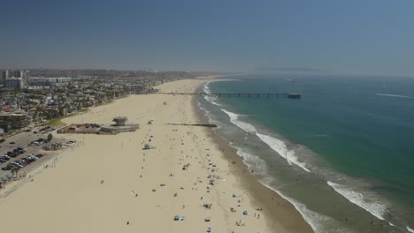 birds eye view of venice beach with pier in the distance