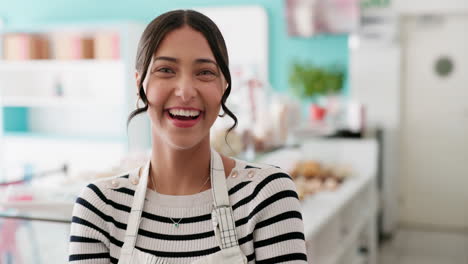 Bäckerei,-Lachen-Und-Gesicht-Einer-Frau-Im-Café-Für-Kleine