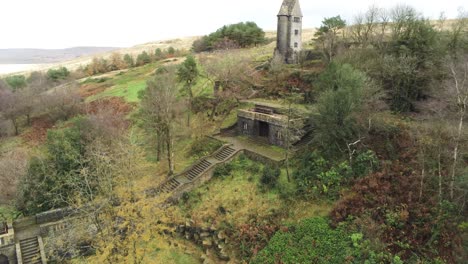 Cuento-De-Hadas-Rivington-Inglés-Histórico-Jardines-En-Terrazas-Hito-Sigue-Siendo-Aéreo-Elevándose-Por-Encima-De-La-Colina-De-Invierno