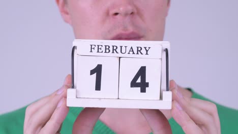 joven apuesto listo para el día de san valentín