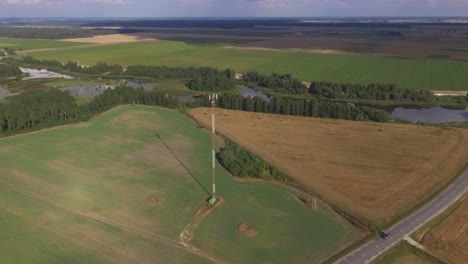 Mástil-De-La-Torre-De-Telecomunicaciones-En-Un-Día-Soleado-De-Verano