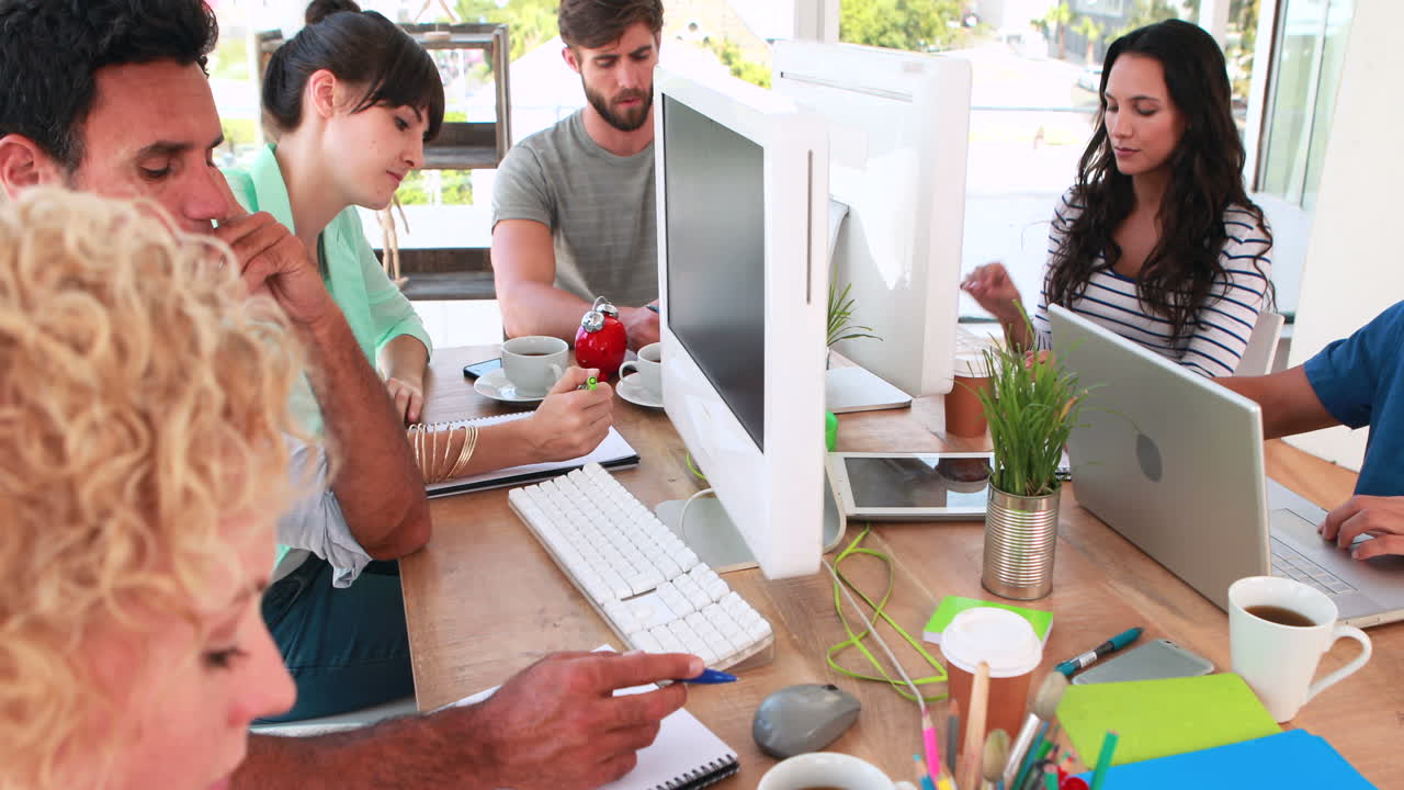 Equipo de negocios creativos trabajando juntos