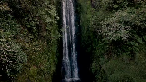 Natur,-Schönster-Wasserfall-In-Irland