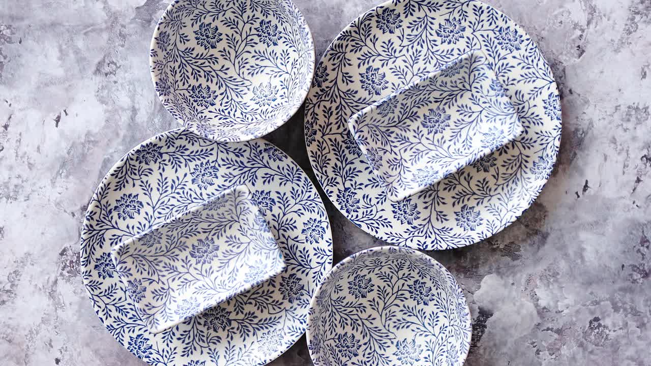 아시아에서 온 빈 전통 세트 식기