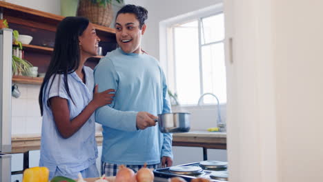 Feliz,-Cocinando-Y-Pareja-En-La-Cocina.