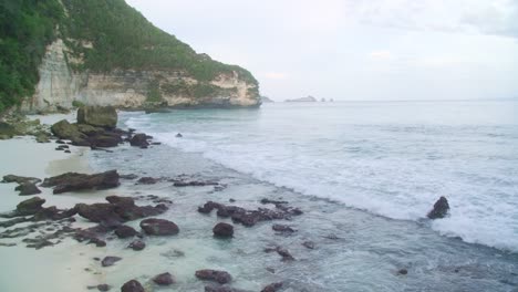 Un-Pedacito-De-Paraíso:-Playa-De-Diamantes,-Nusa-Penida-En-4k