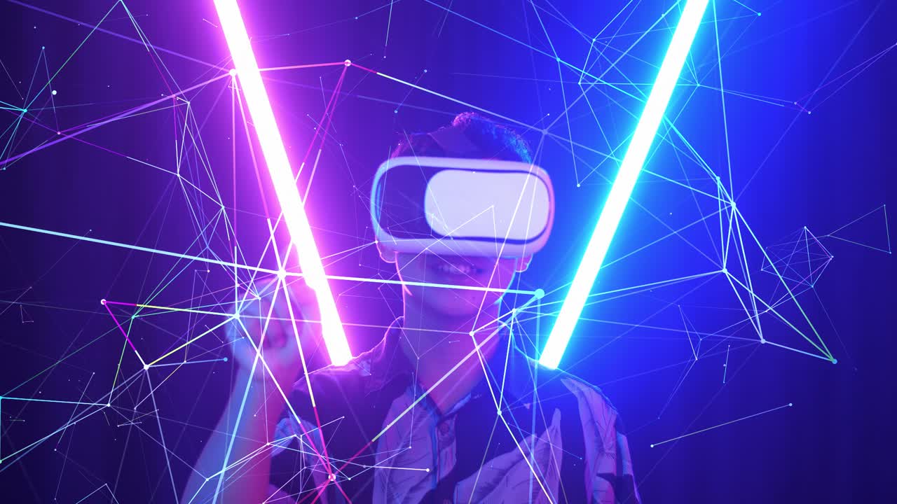 vr, concepto de entretenimiento futurista. niño asiático emocionado usando auriculares de realidad virtual y tocando con luz de neón en el fondo
