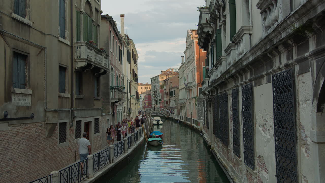 이탈리아 베네치아에 있는 은 운하.