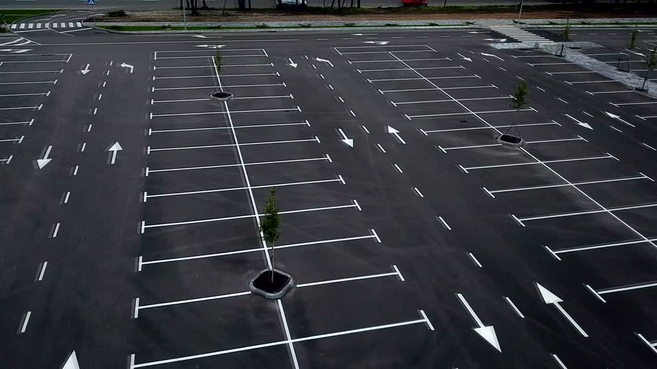 빈 주차장의 공중 촬영