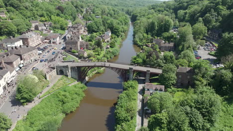 Puente-De-Hierro-Desde-Arriba-En-4k