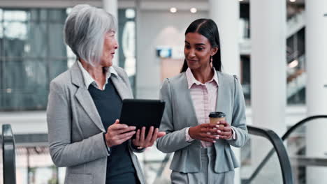 Teamarbeit,-Mentor-Und-Spaziergänge-Mit-Geschäftsleuten