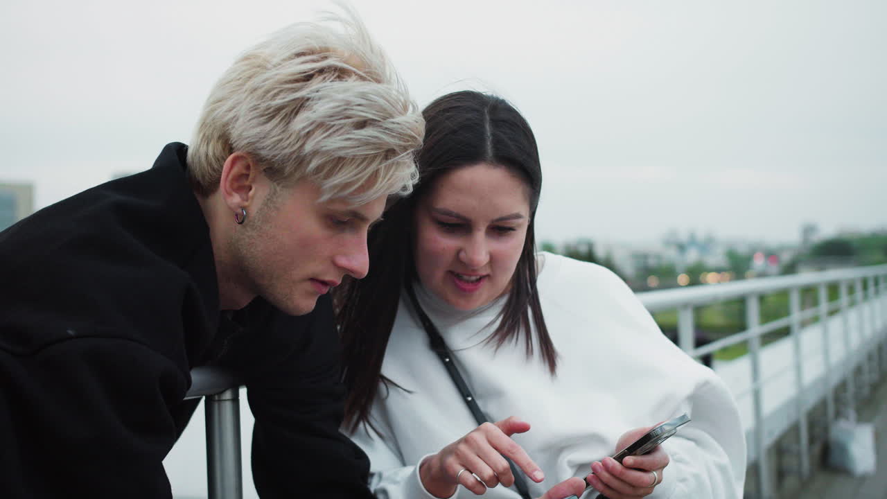 공원에서 어울리는 사람들