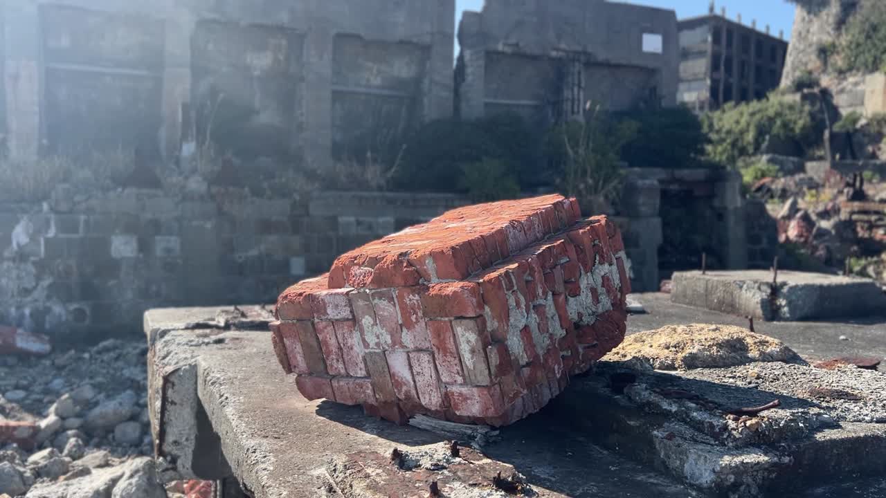 Mattone, frammento di detriti, isola abbandonata, Gunkanjima, Giappone