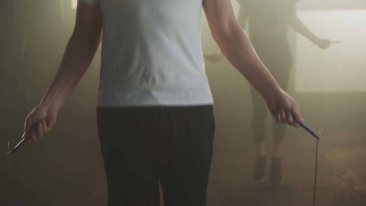 Uomo in una palestra
