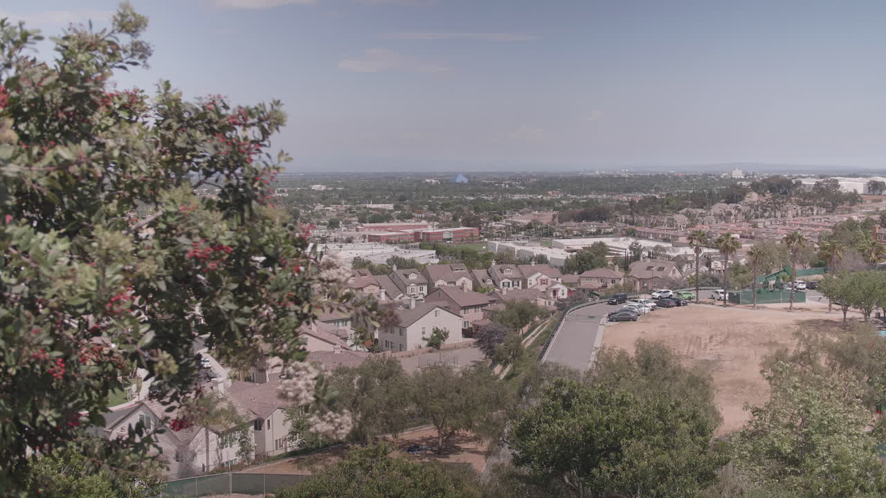 mirando hacia los suburbios de long beach, ca