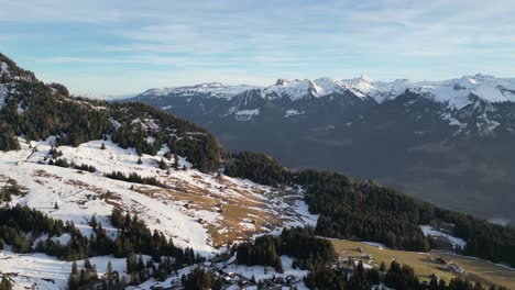 Amden-Wesen-Schweiz-Schichten-Malerischer-Berge