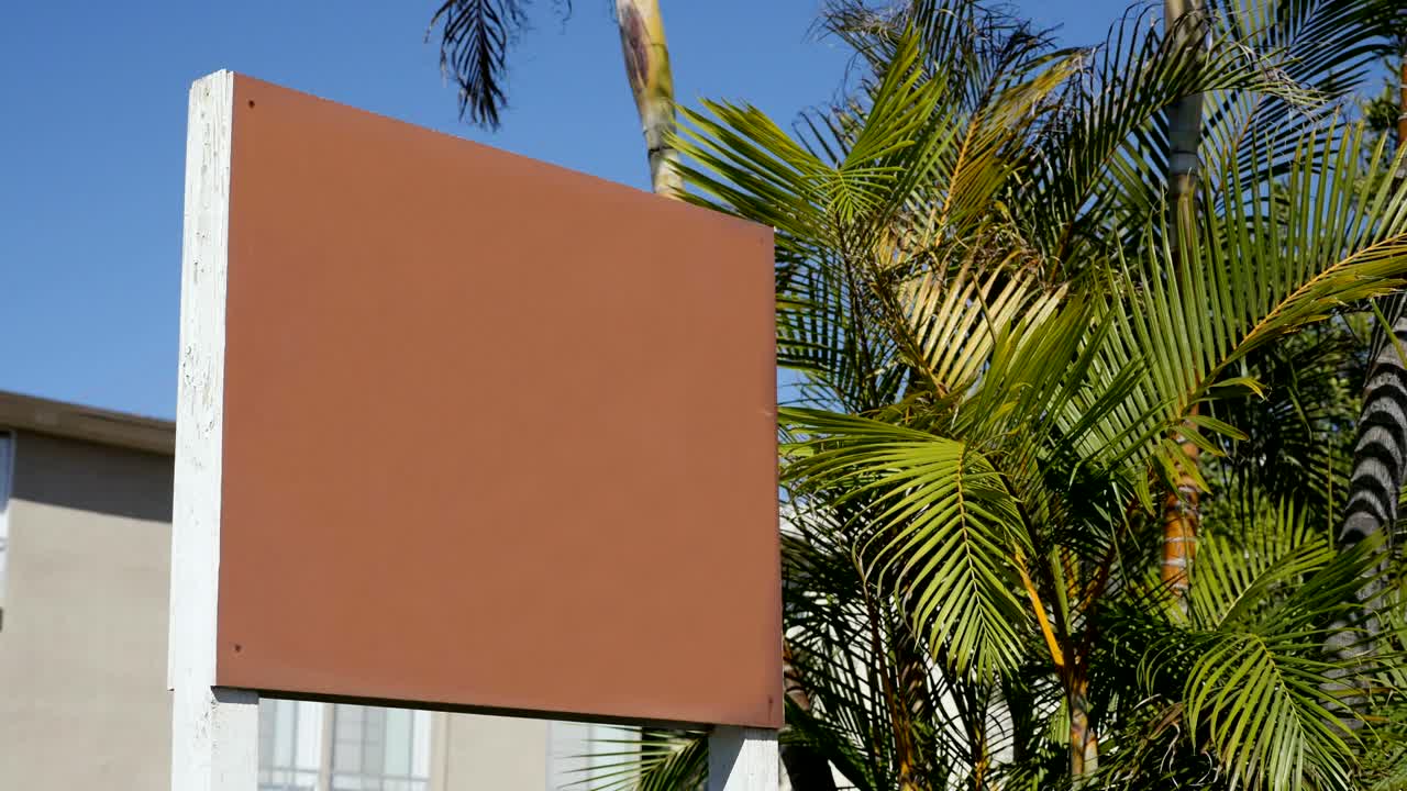 4k에서 사용자 정의 할 수있는 빈 광고 표지판