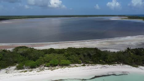 Erstaunliches-Drohnenbild-Aus-Der-Luft-Des-Meeresstrandes