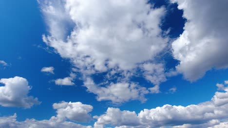 Time-lapse-of-huge-clouds-rolling-in-the-sky