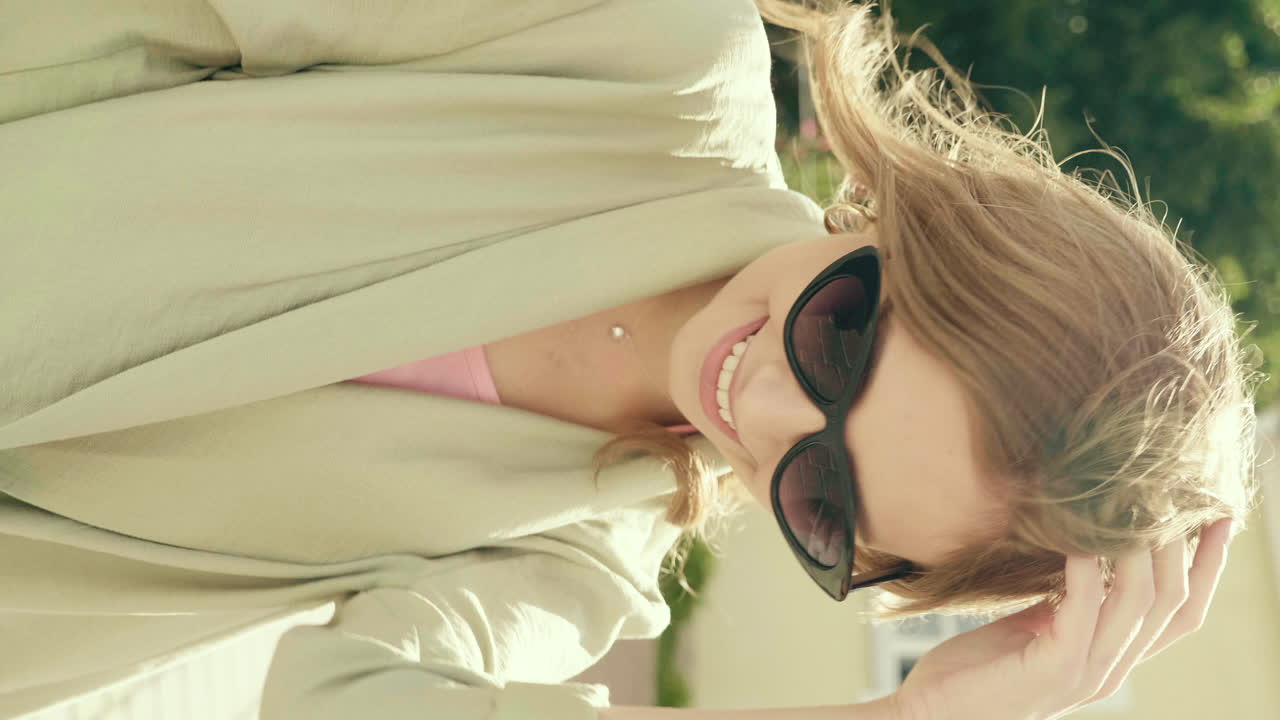 스타일리시한 여자 야외