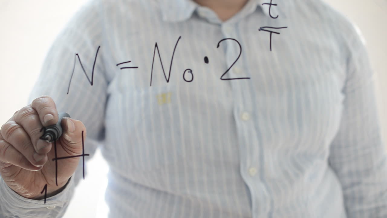 Fisica. Periodo di dimezzamento. Reazione termonucleare. Scriviamo con un pennarello