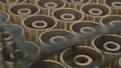 piezas de bronce en una fábrica