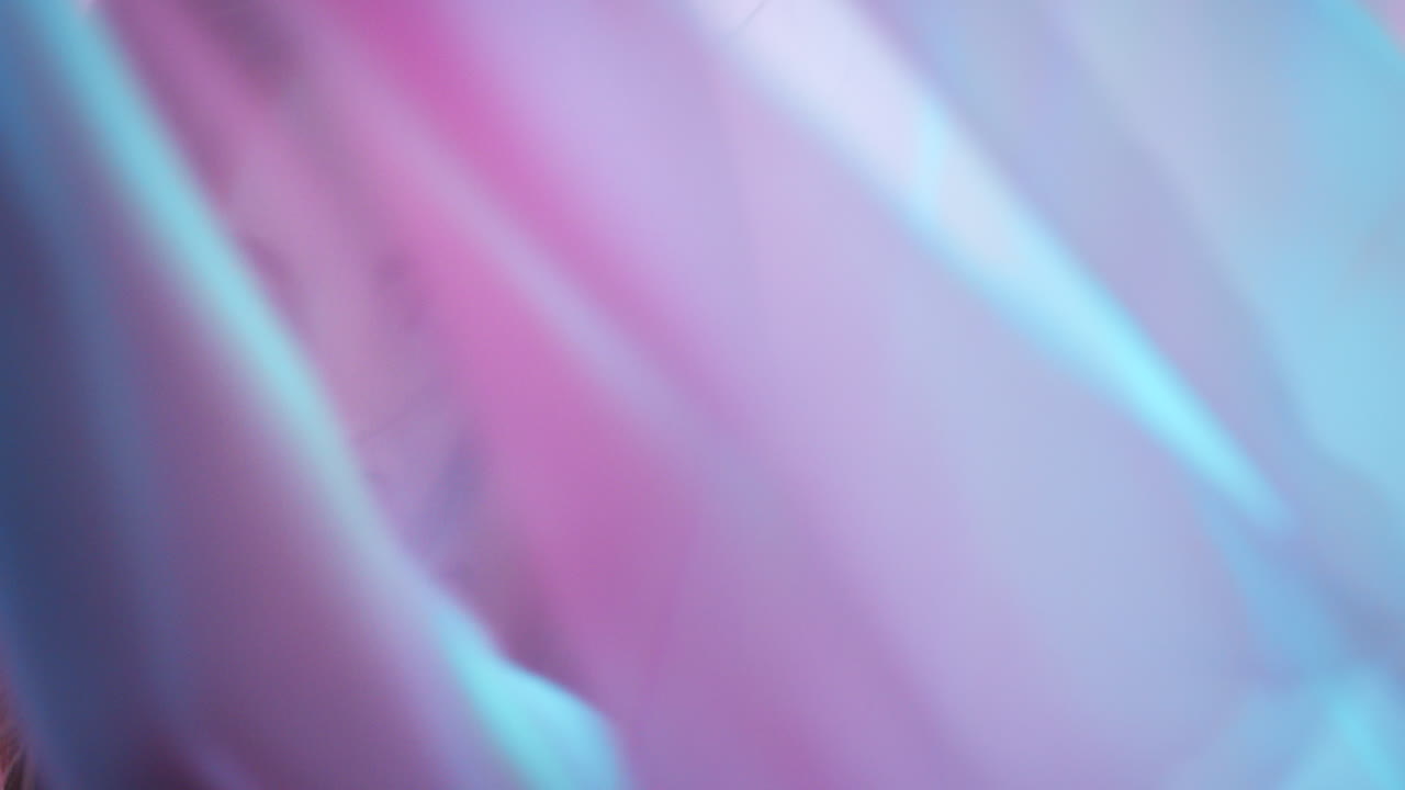 belleza, modelo y mujer con una cortina