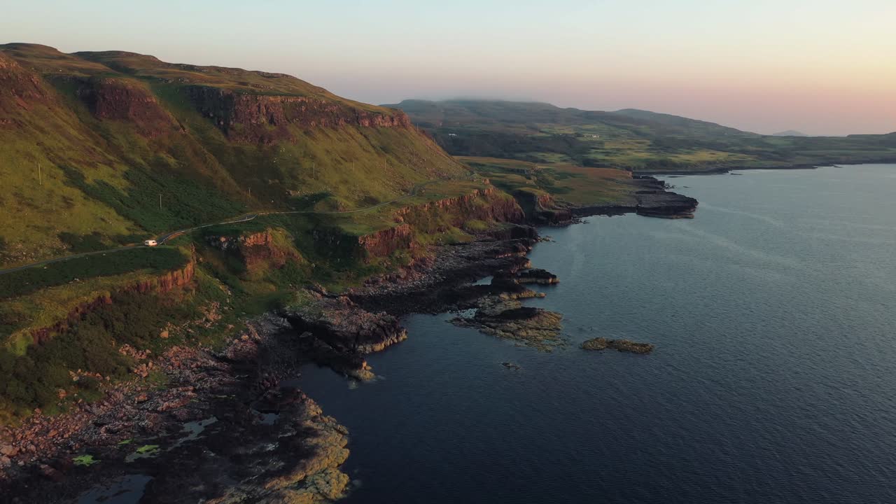 캘거리 비치 궁리에서 절벽을 닫습니다.