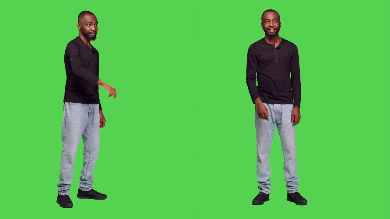 녹색 화면을 가리키는 사람