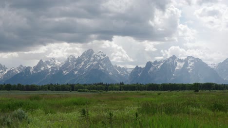 Un-Día-Nublado-En-El-Parque-Nacional-Grand-Tetons