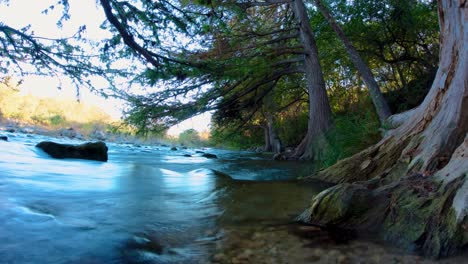 Zeitraffer-Des-Guadalupe-River-Im-Guadalupe-State-Park-Im-Texas-Hill-Country