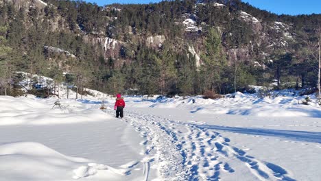 tiny life toddler learning to walk on snow at oyane stamnes vaksdal