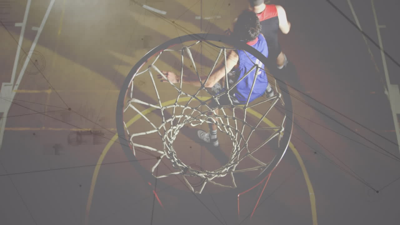 animación del procesamiento de datos y redes de conexiones entre diversos jugadores de baloncesto en el gimnasio