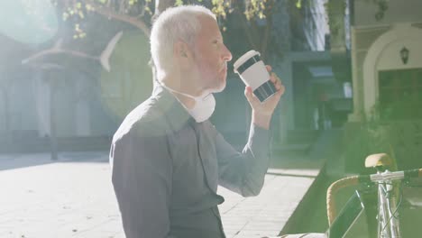 Hombre-Caucásico-En-La-Calle-Usando-Una-Máscara-Facial-Contra-El-Coronavirus