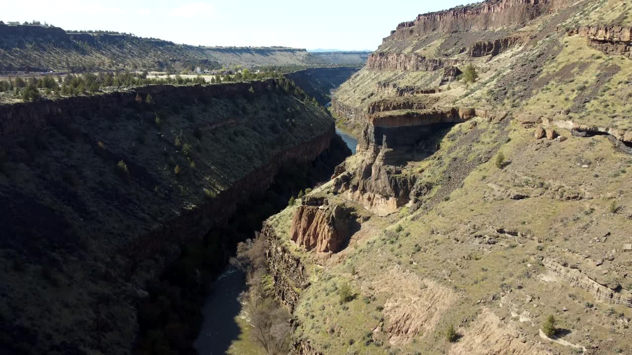 US, Oregon, Redmond, Crooked River Ranch, 2025-04-12 - Drone view over the gorge of the Crooked River just south of the ranch in spring in central Oregon
