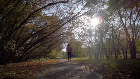 Girl-walking-in-the-park-in-the-sunset