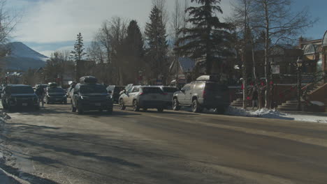 Static-view-of-heavy-traffic-movement-on-both-sides-on-a-cold-winter-morning-with-sidewalk-covered-with-snow