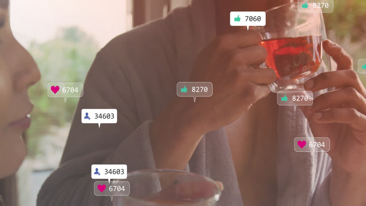 사람들이 차를 마시면서 소셜 미디어 애니메이션에 참여하는 것