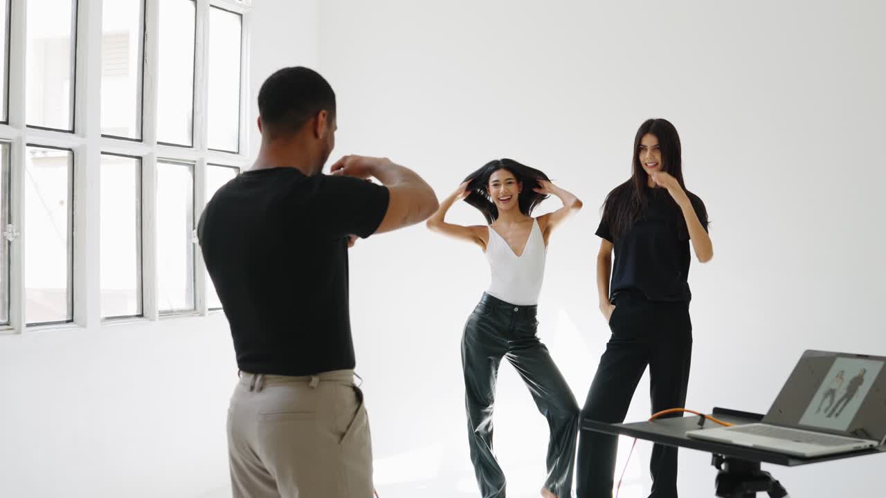 sesión de fotos de moda en un estudio