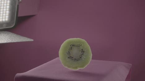 kiwi girando con bucle en la pantalla de fucsia para la llave de croma