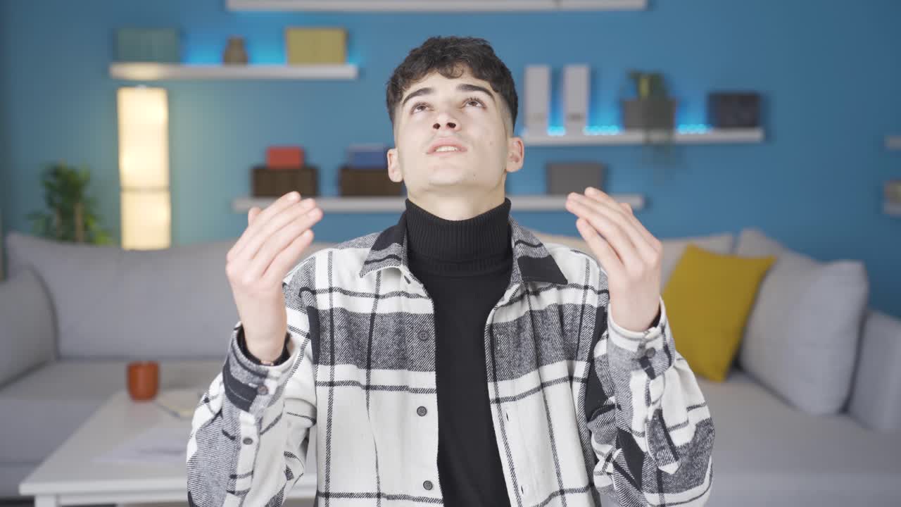 예배하는 무슬림 청년.