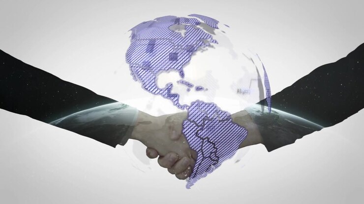 Dirigenti d'azienda che si stringono la mano, accendendo un globo rotante con terre viola per un accordo globale