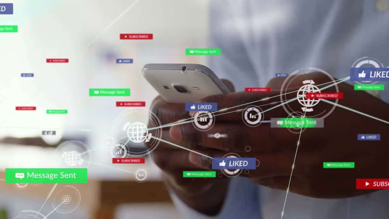 animación de una red de conexiones con iconos de los medios sobre un hombre afroamericano que usa un teléfono inteligente