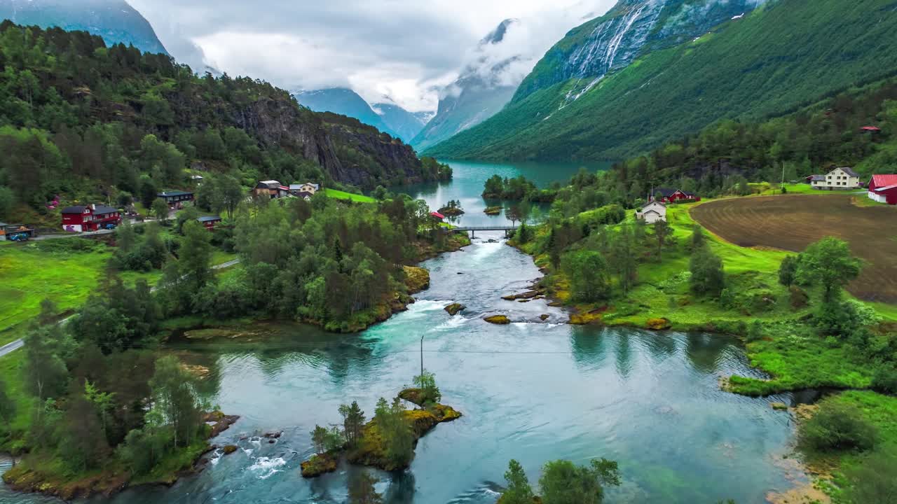 Lago di Lovatnet, splendida natura della Norvegia