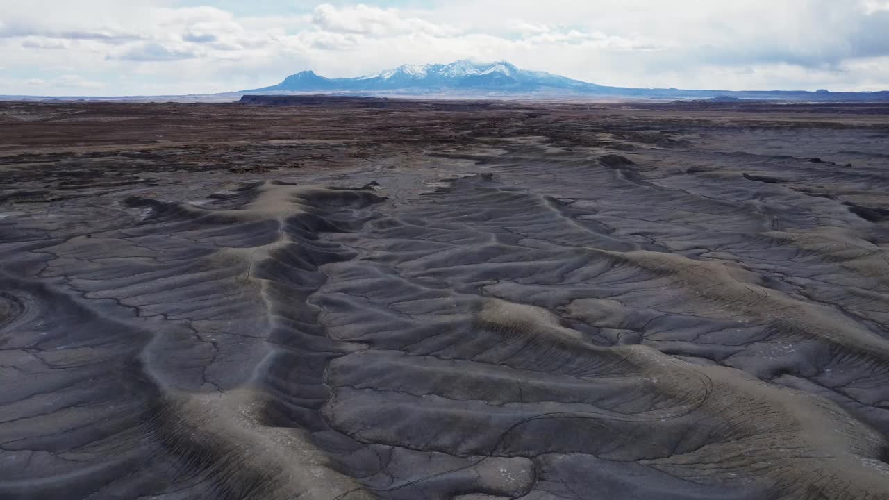 pintoresco paisaje de valle con montaña rocosa en el condado de wayne
