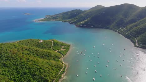 Wunderschöner-Berg-Mit-Blick-Auf-Den-Hafen-In-Coral-Bay,-St