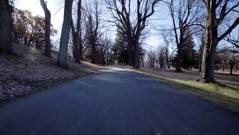 bewegende aufnahmen der umgebung des mount-royal im herbst in montreal, quebec, kanada