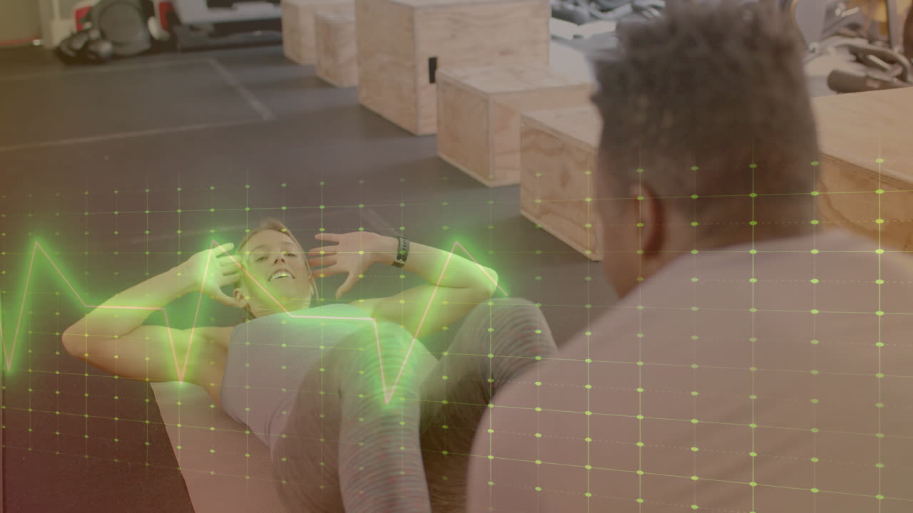 анимация обработки данных по различным мужчинам и женщинам, занимающимся в тренажерном зале